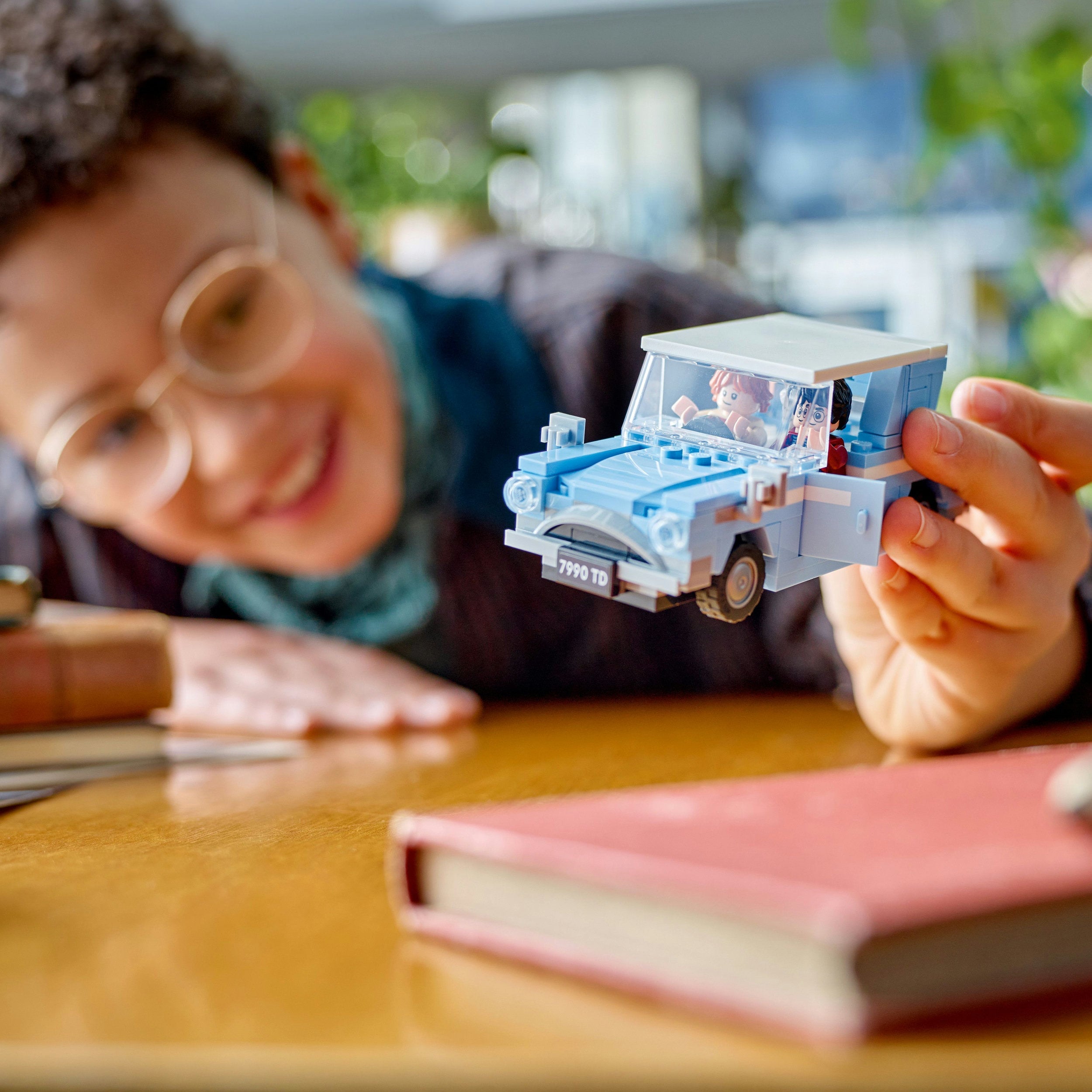 Lego Harry Potter 76424 Flying Ford Anglia Playset for Ages 7 and Up