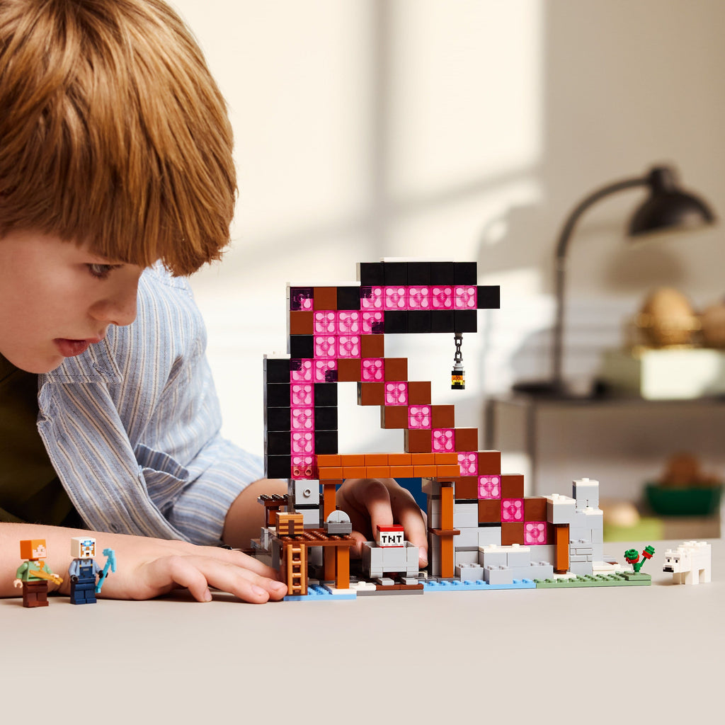 Lego Minecraft 21277 The Pickaxe Mine Buildable Playset for Age 8 & Up