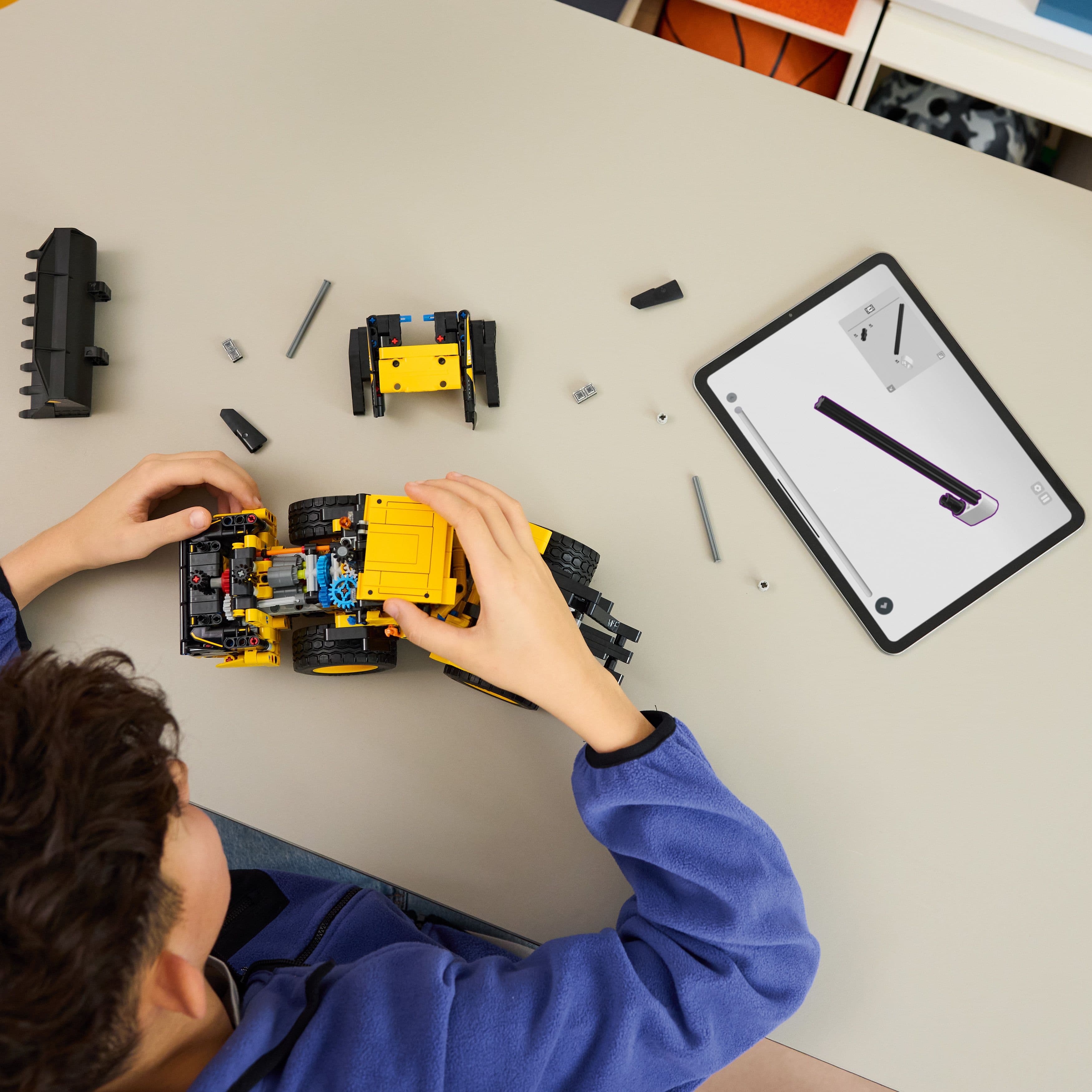 Lego Technic 42209 Volvo L120 Electric Wheel Loader for Ages 9 and Up